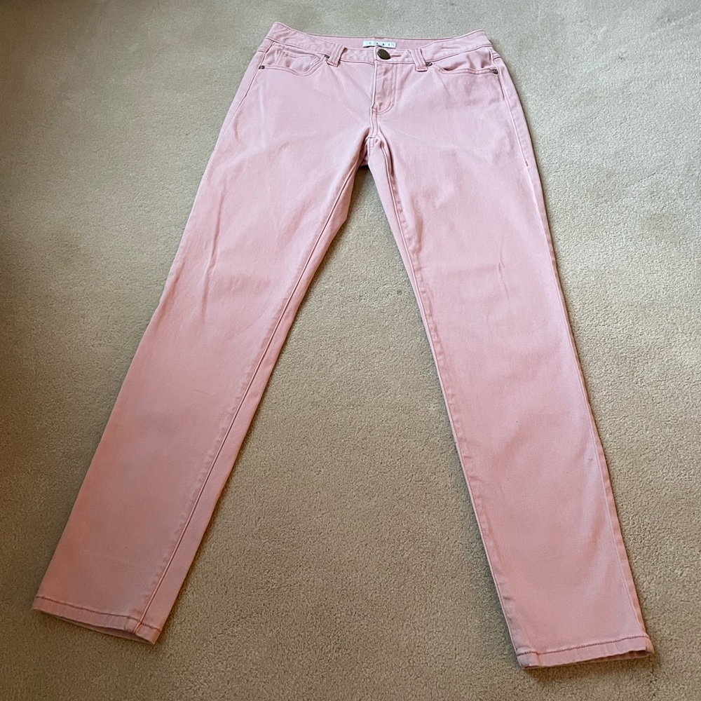 Cabi Nectar Curvy Skinny Jeans. Color pink. Mid-rise. Style # 230. Size 6